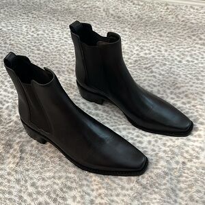 ❄️SALE❄️ Tory Burch Black Ankle Chelsea Boots